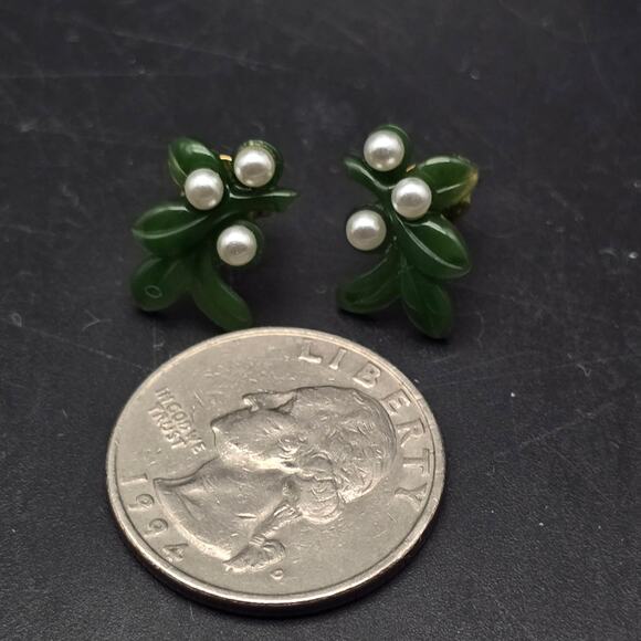 Avon 1981 Holly Berry Earrings In Box Green Cream Vintage Christmas Winter - Picture 4 of 7